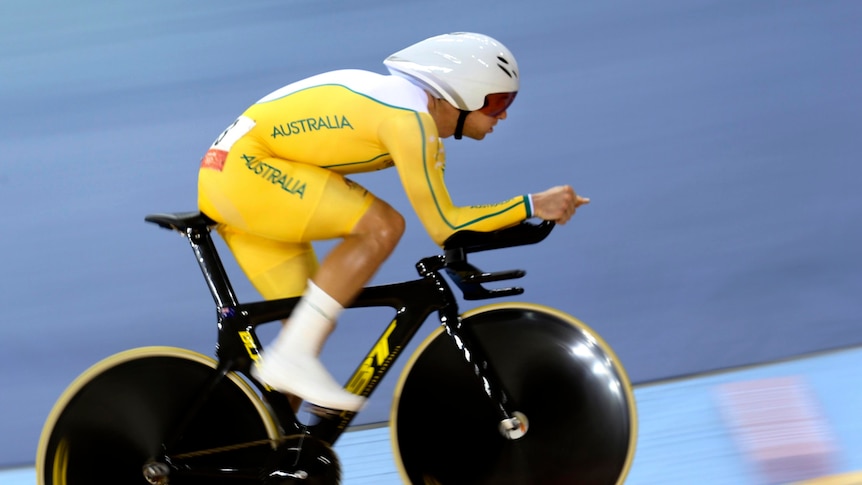 Glenn O'Shea competes in the track cycling men's omnium 4km individual pursuit.
