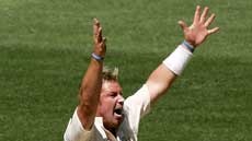 Shane Warne appeals for a wicket during the final day of the second Test at the MCG
