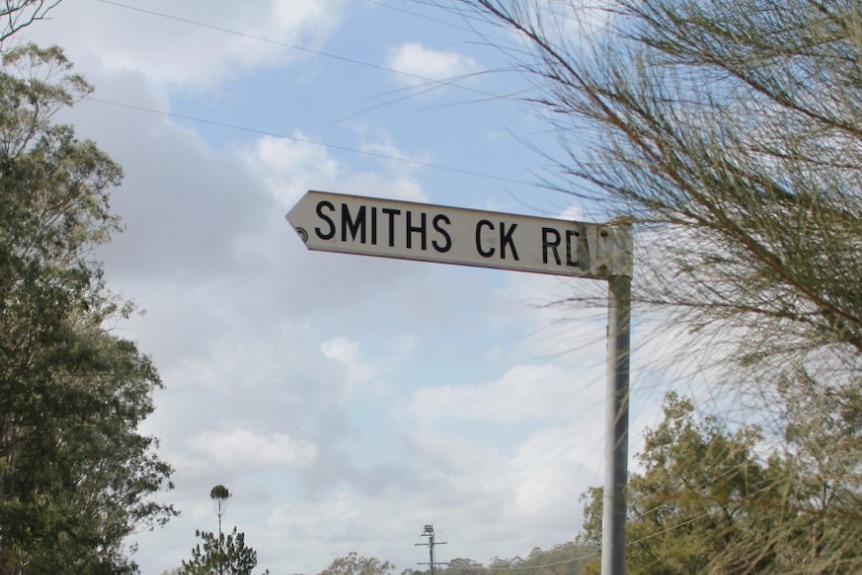 road sign of Smiths Ck Rd