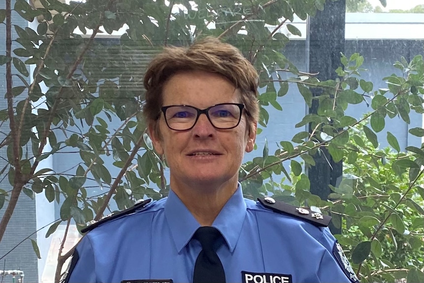woman in police uniform