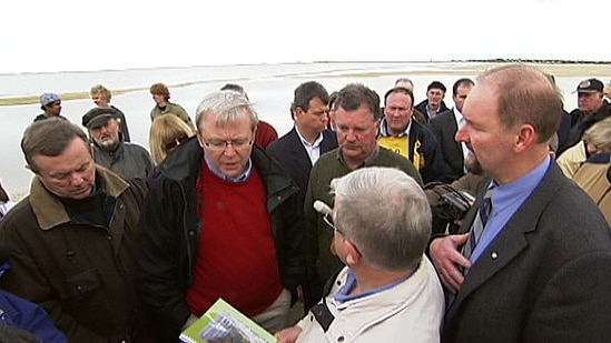 Kevin Rudd back in SA: water high concern (file photo)