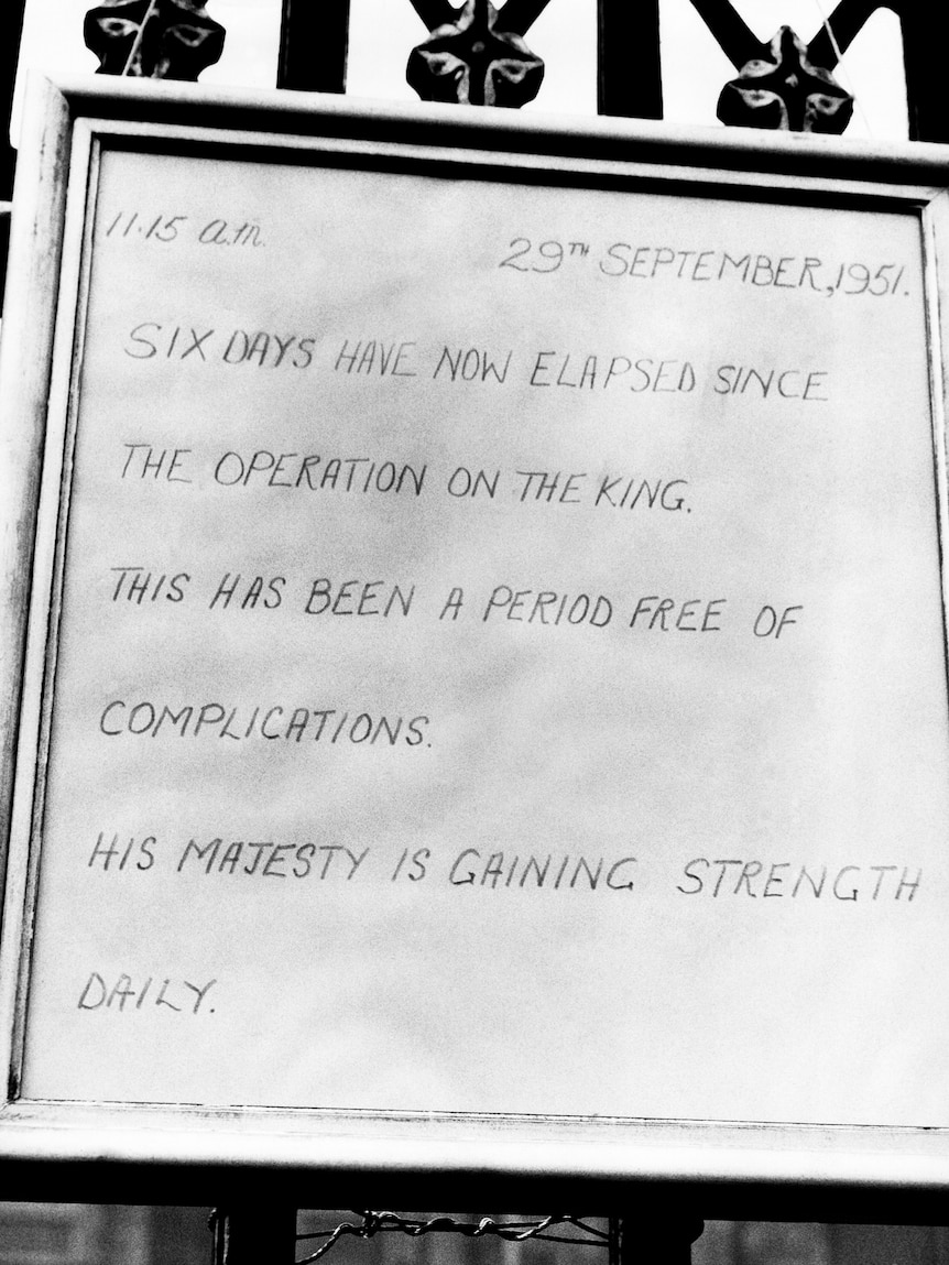 A sign reading “Six days have now elapsed since the operation on the king"