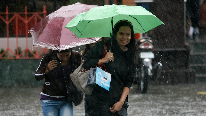 Heavy rains lash Manila