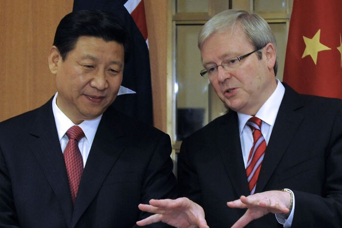 Kevin Rudd speaks to Chinese vice-president Xi Jinping (AAP: Alan Porritt)
