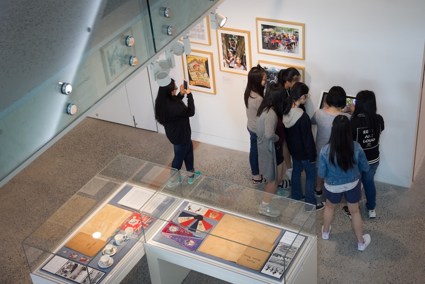 Hong Kong students tour the Cairns Museum.