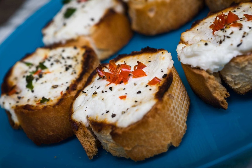 Goats' cheese crostini on a blue plate