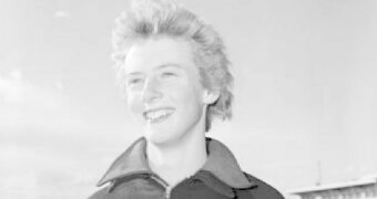 A black and white photograph from 1958 of Betty Cuthbert at an event
