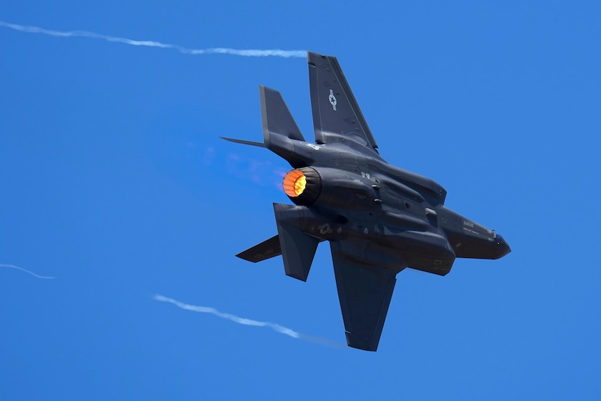 US Air Force F-35 performs aerobatic maneuvers.