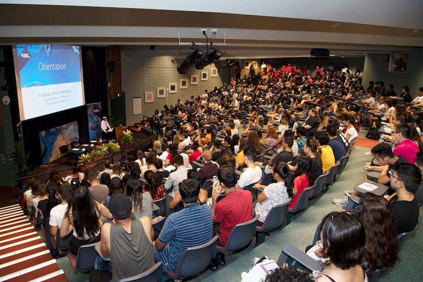 Professor Simon Maddocks address a group of students at CDU orientation week.