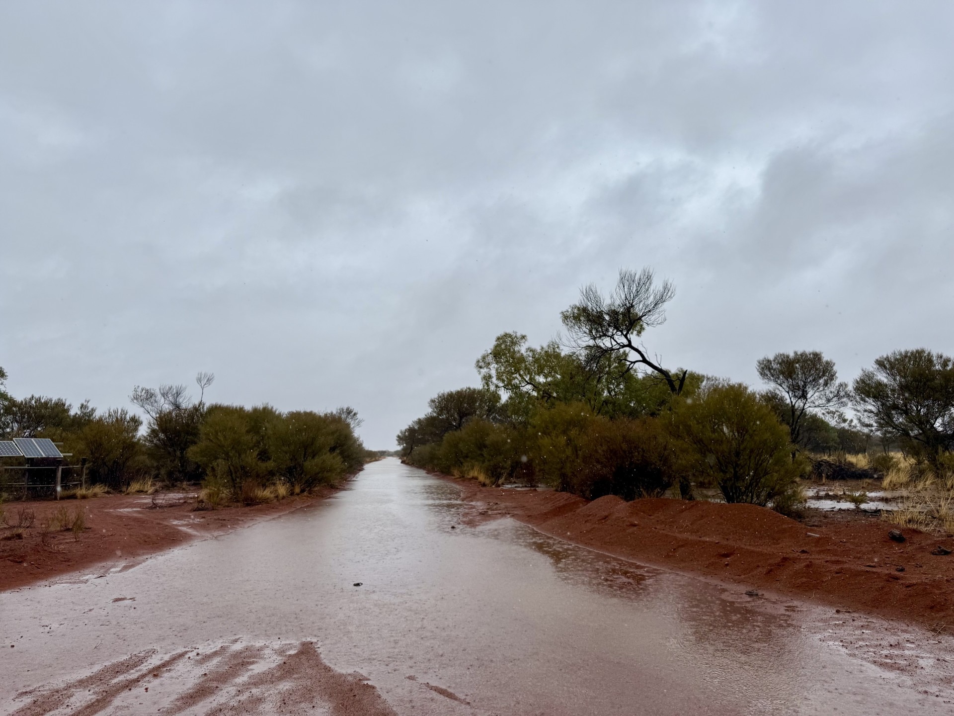un camino interior cubierto de agua