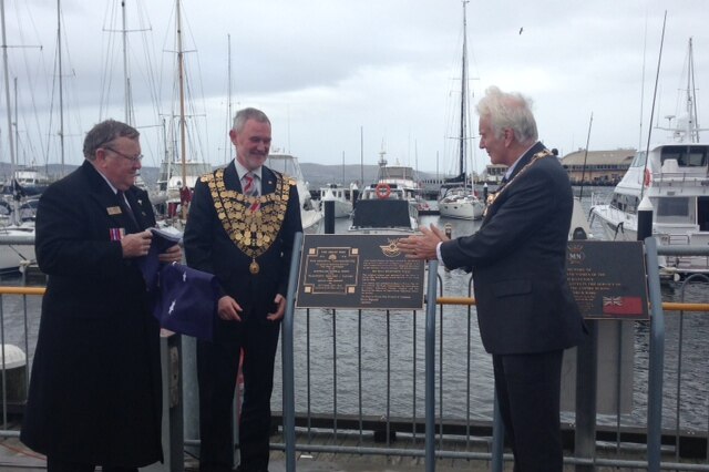 Commemoratice plaque honouring Tasmanian reservists is unveiled on Ocean Pier
