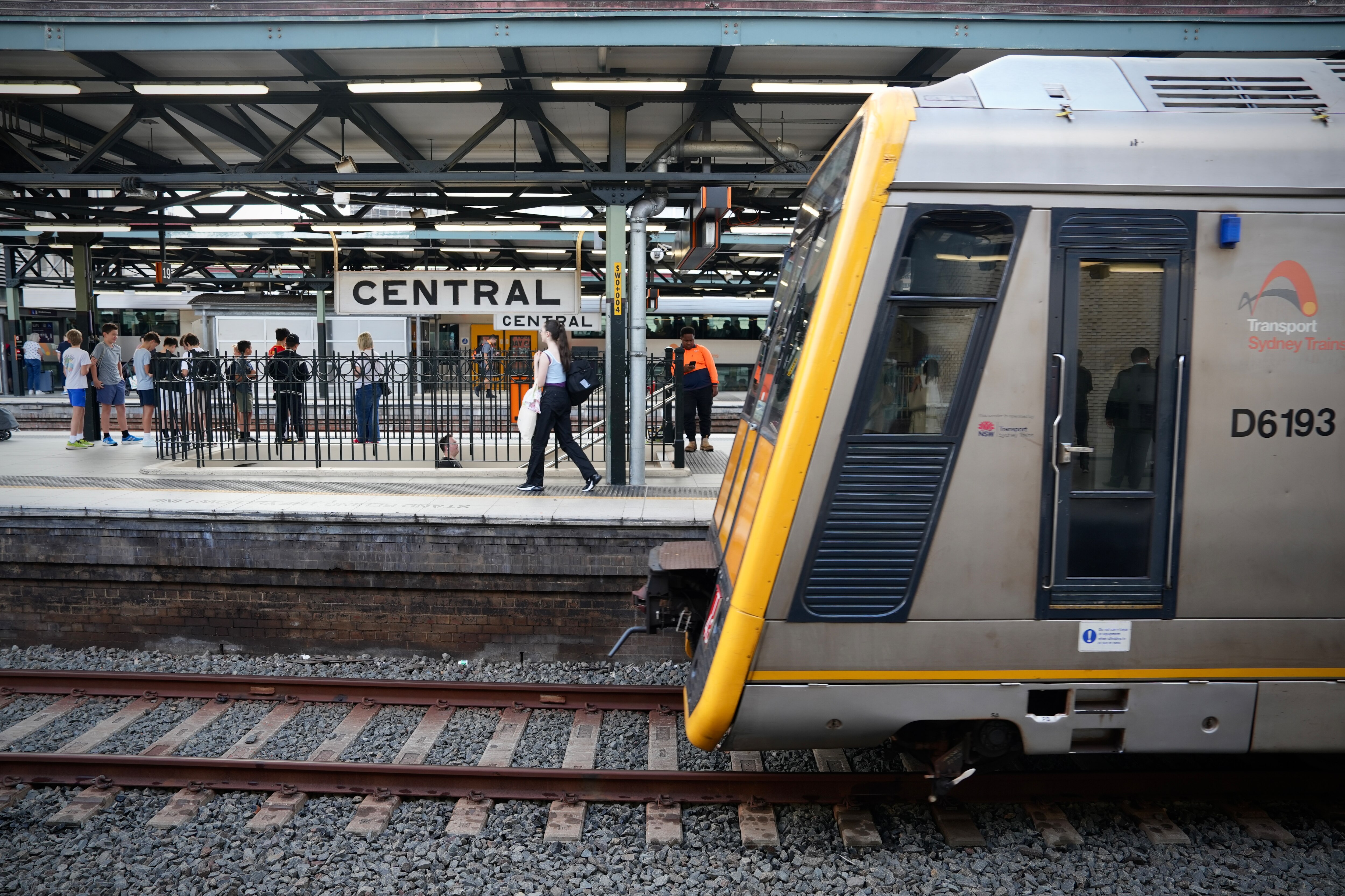 Sydney trains industrial action, delays could shift public opinion