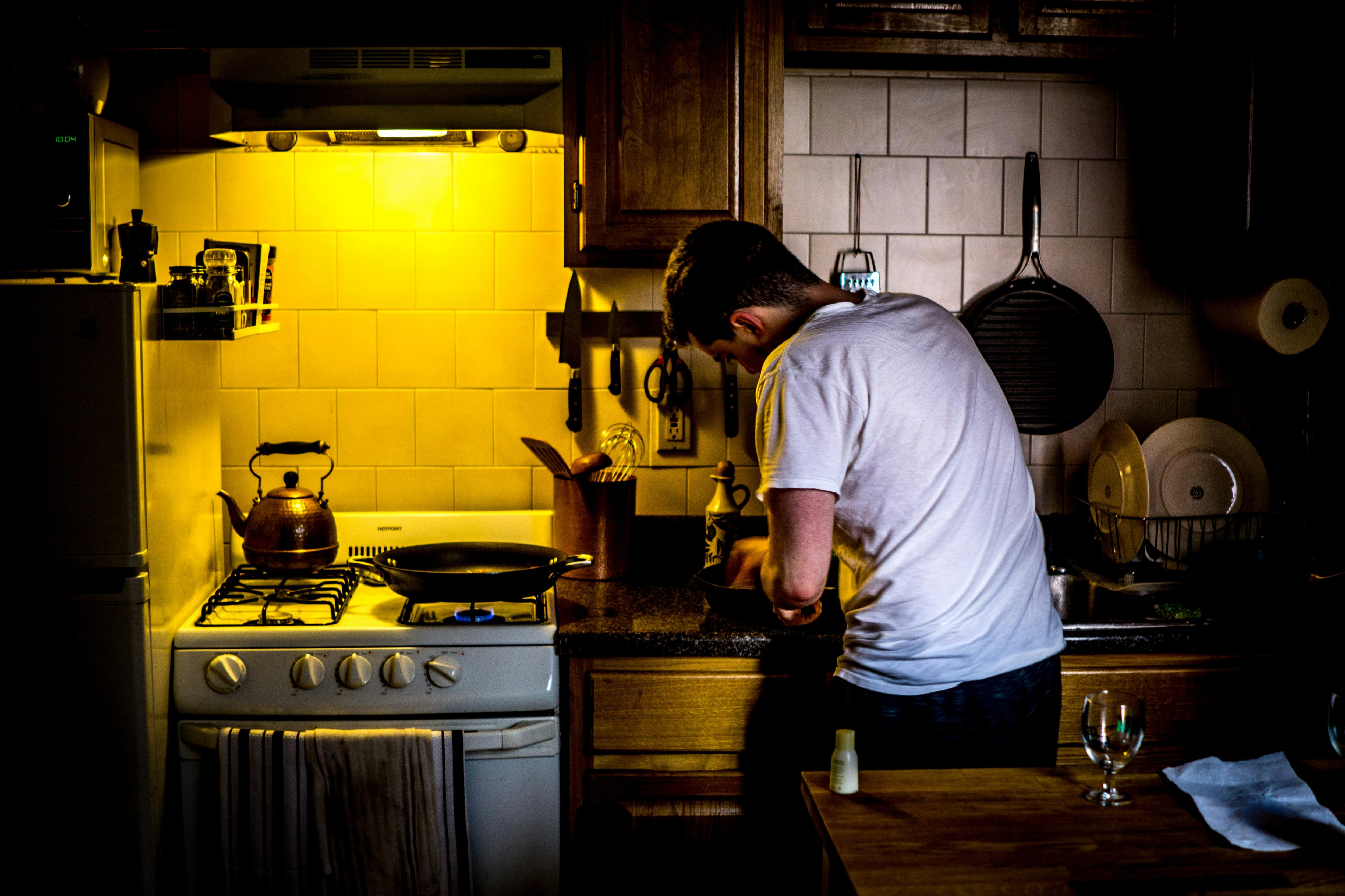 Half an onion — The singular pleasure of cooking alone