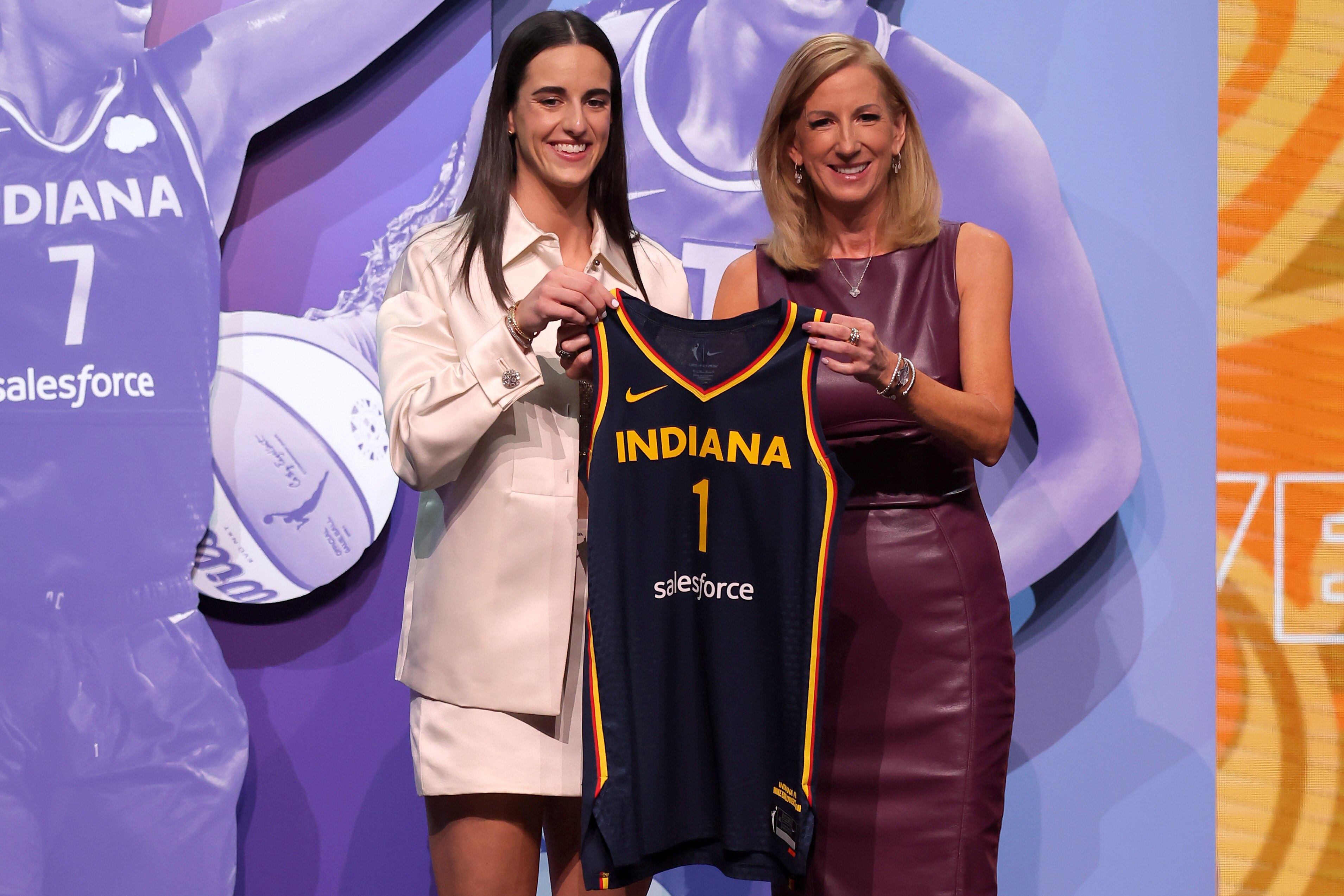 Caitlin Clark is this year's number one draft pick in the WNBA. Her salary  has sparked outrage - ABC News