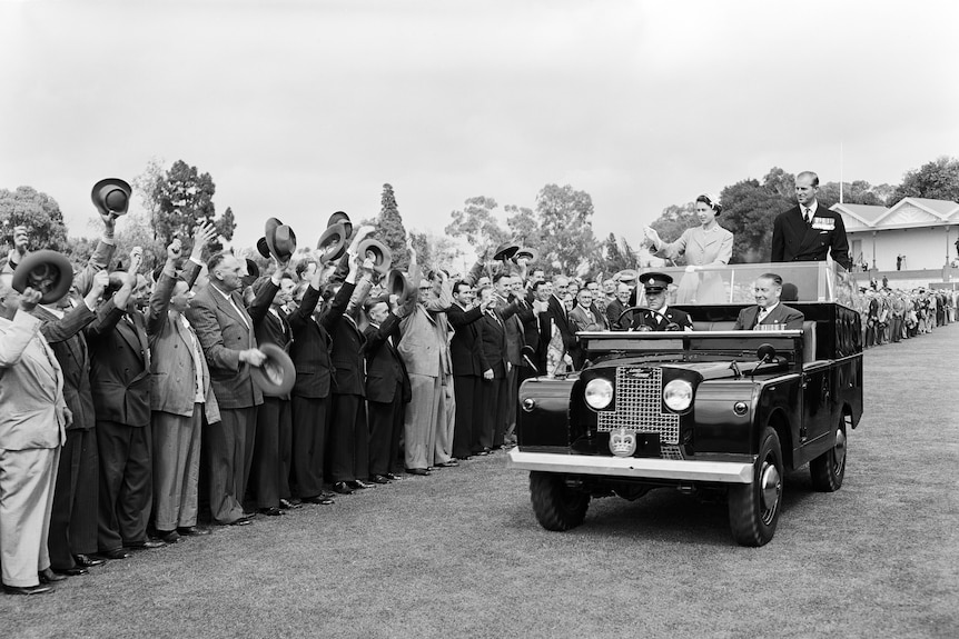 Queen Elizabeth II and the Duke of Edinburgh in 1954. (National Archives of Australia: A1773/1)