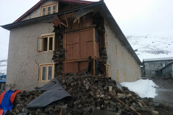 Some building damage at Lobouche