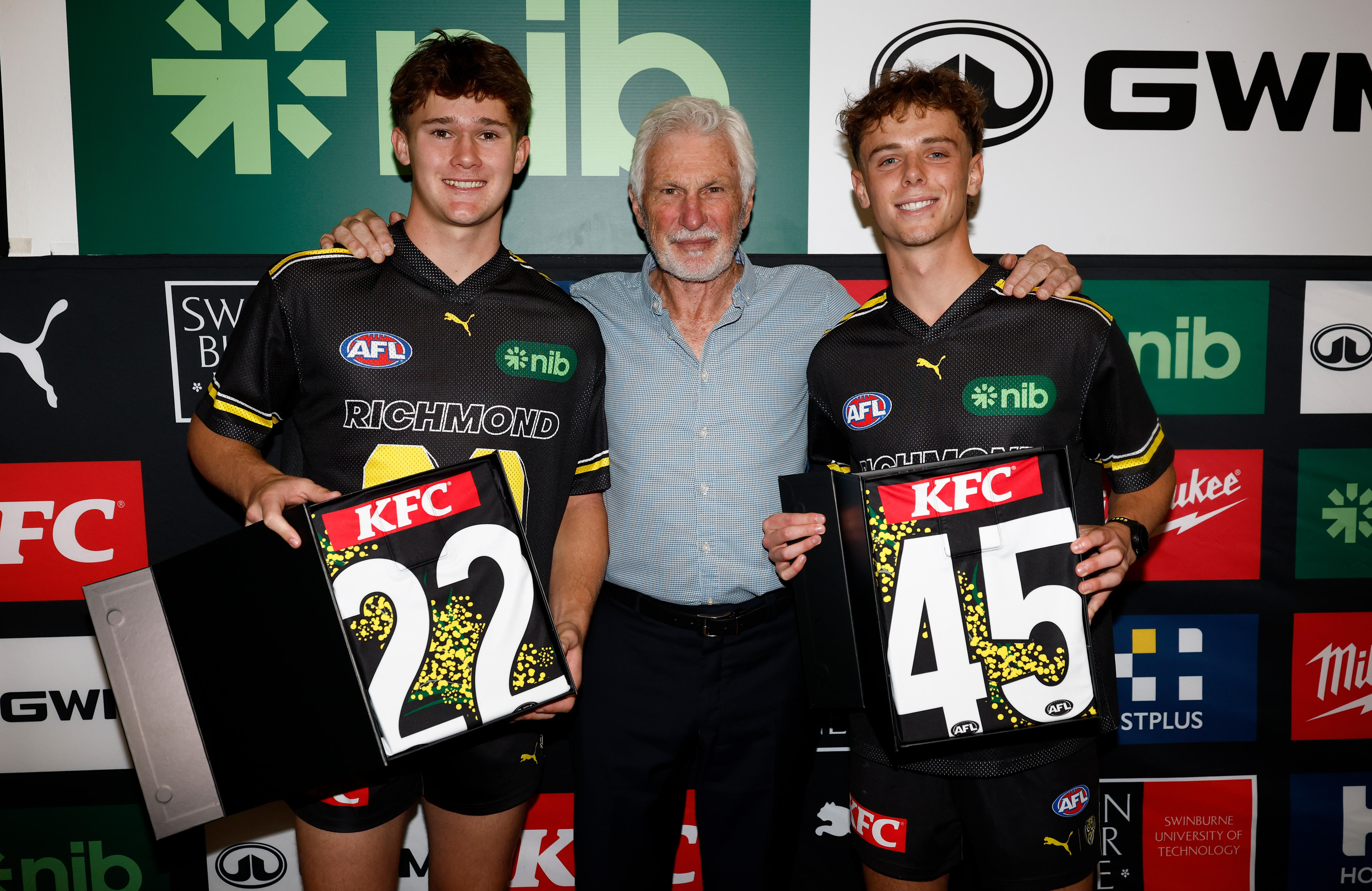 Live: Tigers face resurgent Demons under MCG Friday night lights 