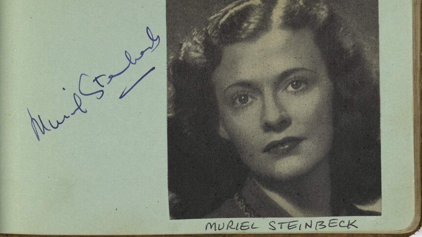 Muriel Steinbeck's autograph in Lesley Cansdell's autograph book.