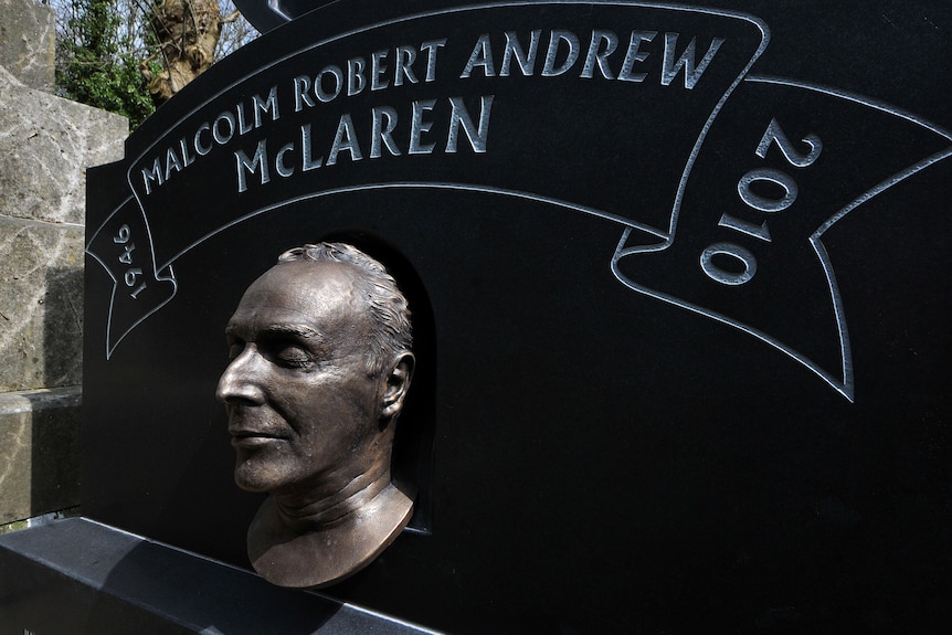 A gravestone with a man's death mask.