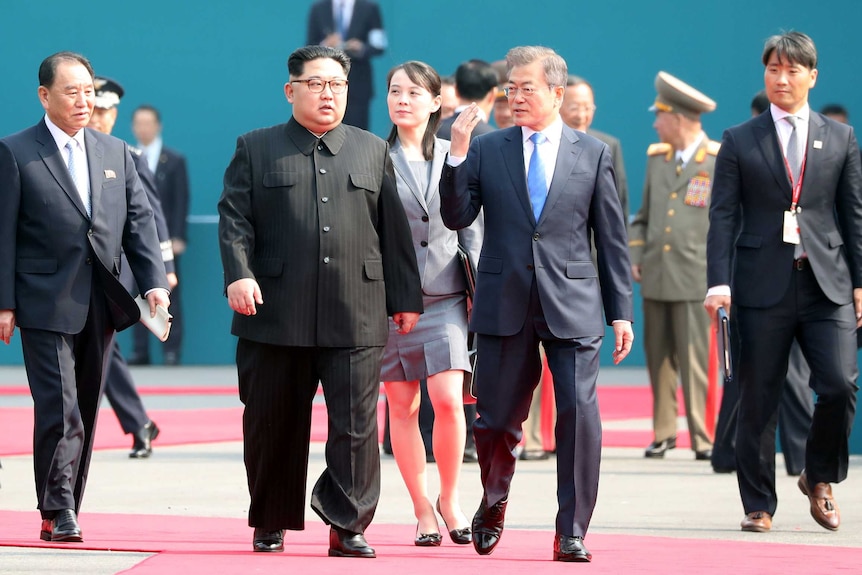 Moon Jae-in and Kim Jong-un arrive at the Peace House.