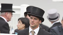 A day at the races for Real striker Michael Owen.