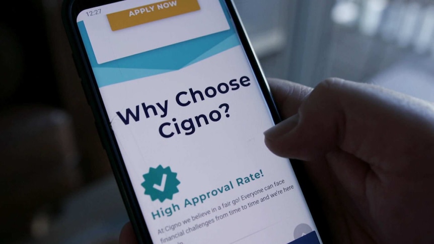 Hand holding a mobile phone with the Cigno app showing words: Why choose Cigno?