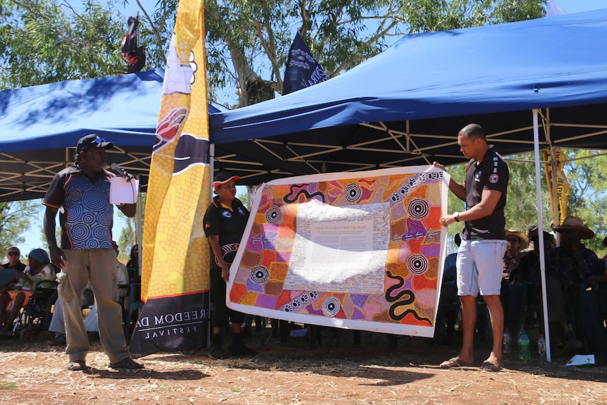 Gurindji traditional owner Rob Roy reads the community’s endorsement of the Uluru Statement