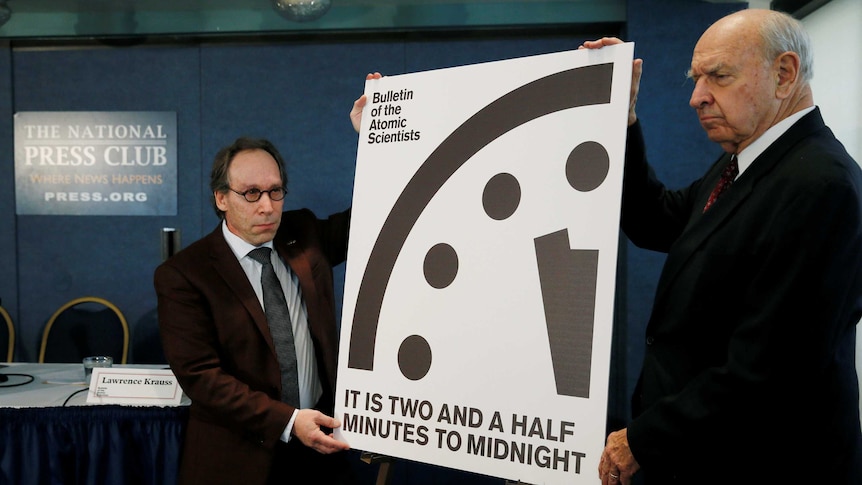 Lawrence Krauss and Thomas Pickering with the Doomsday Clock.