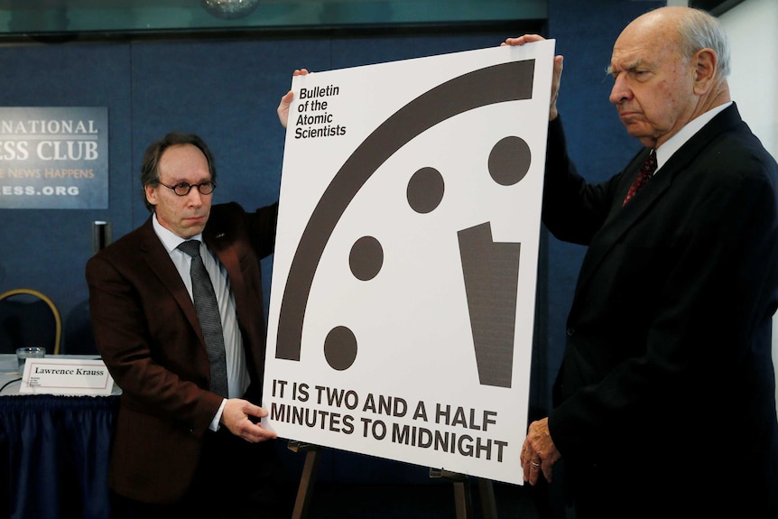 Lawrence Krauss and Thomas Pickering with the Doomsday Clock.
