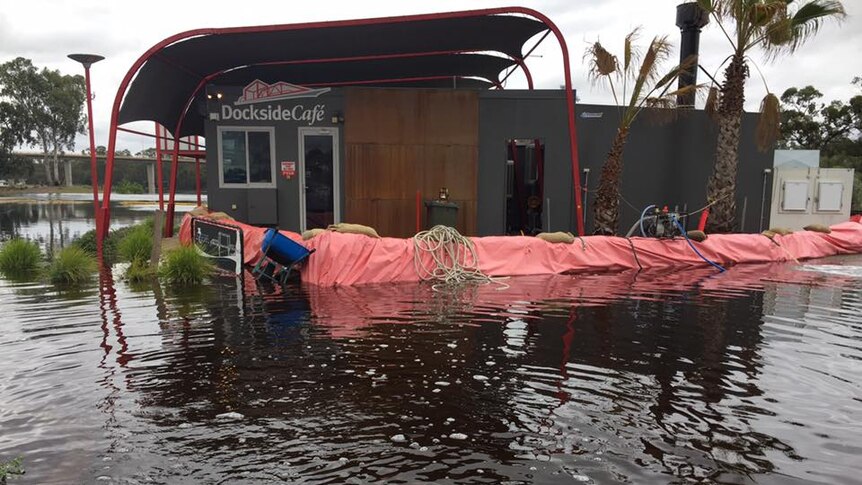Mildura cafe surrounded by sandbag to try and protect from Murray River flood.