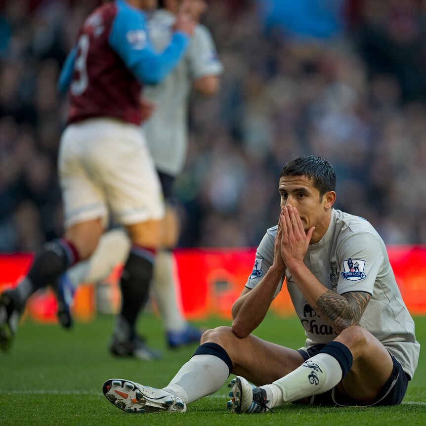 Tim Cahill missed a good chance to score for Everton as the Toffees drew with Aston Villa.