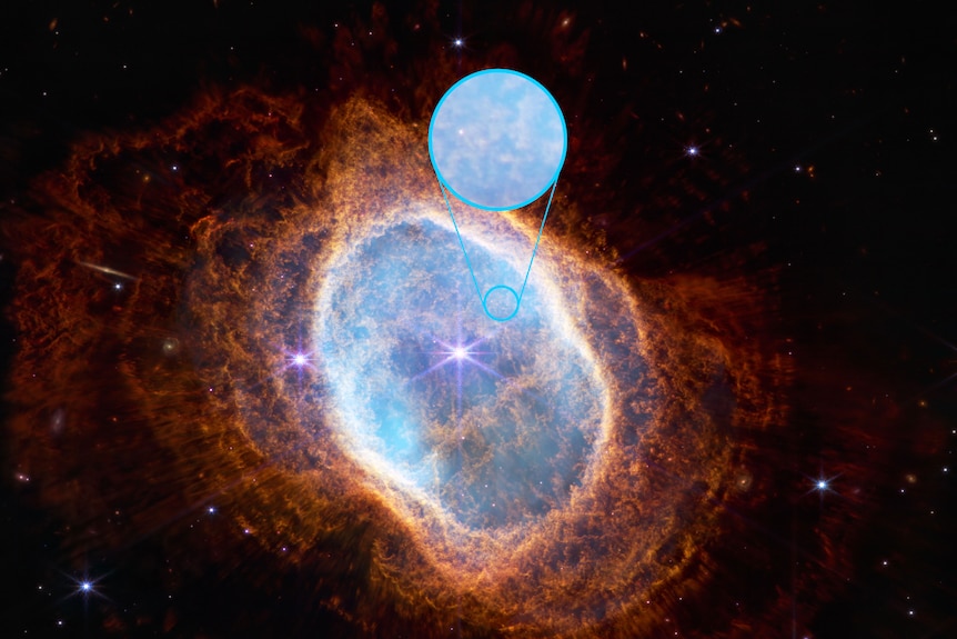 The blue area of the nebulus is highlighted and magnified.
