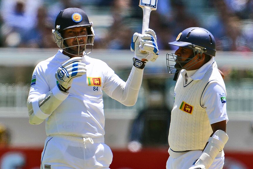 Sri Lankan batsman Kumar Sangakkara (L) and Thilan Samaraweera (R) at the MCG. (AFP: William West)
