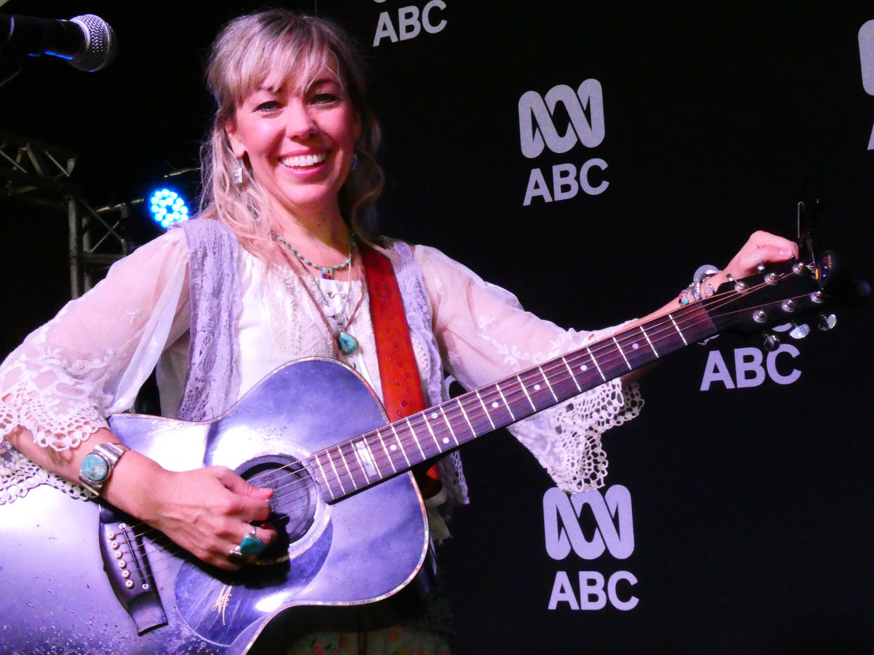 Felicity Urquhart talks about her first new album in a decade episode artwork