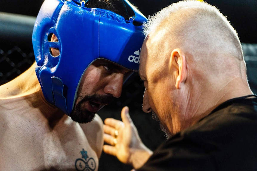 Heads touching in ring 