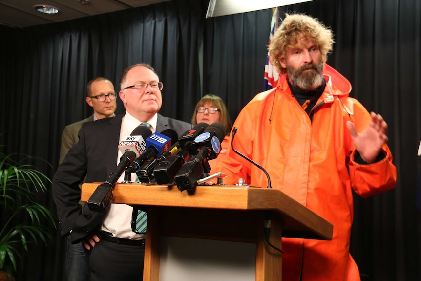 Fisher Glen Hill with South Australian Water Minister Ian Hunter at a press conference.