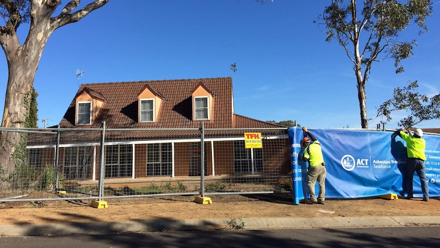 Workers fence off Mr Fluffy home