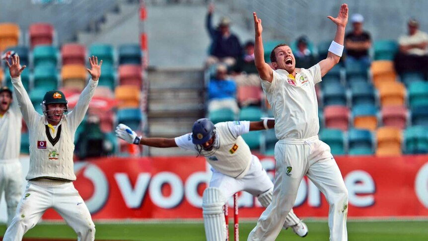 That's his fourth... Peter Siddle successfully appeals for the wicket of Thilan Samaraweera.