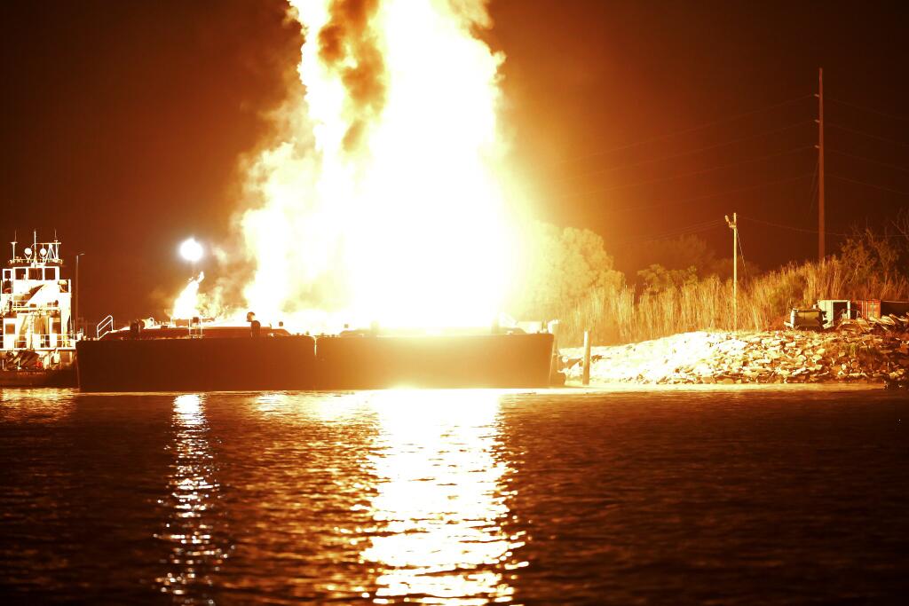 Barges explode near Australian shipyard in Alabama - ABC News