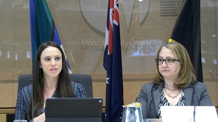 Moreland Mayor Helen Davidson (L) and chief executive officer Nerina Di Lorenzo at a council meeting.