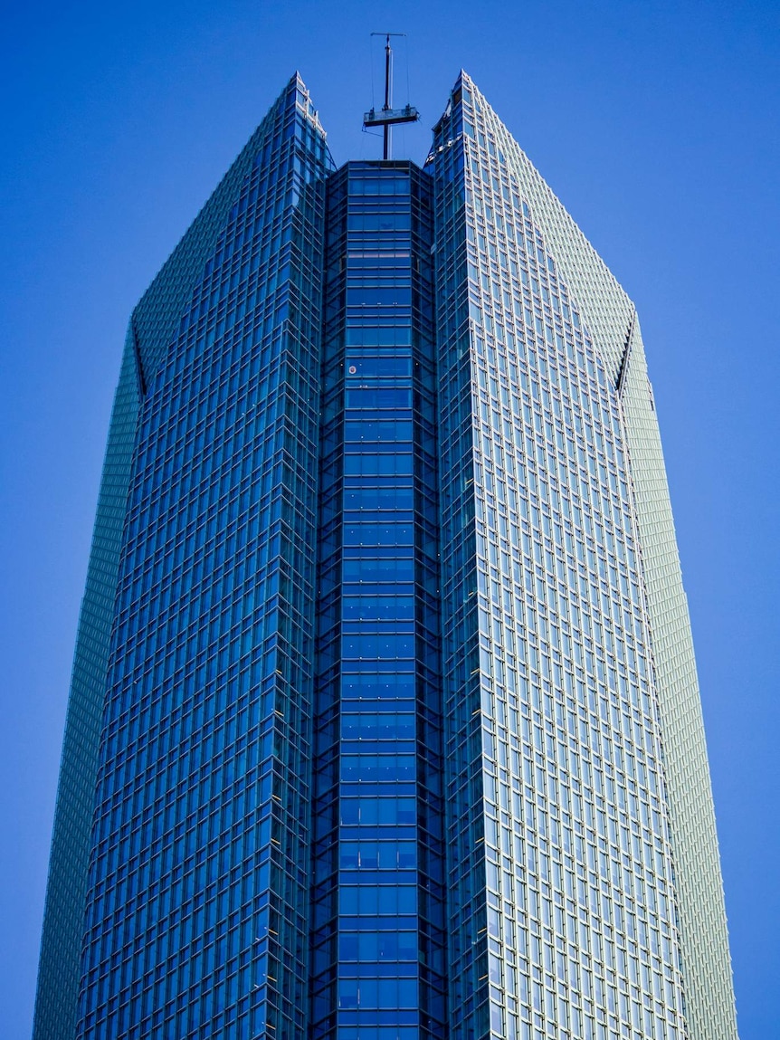 a vertical view of the Devon Tower in Oklahoma City