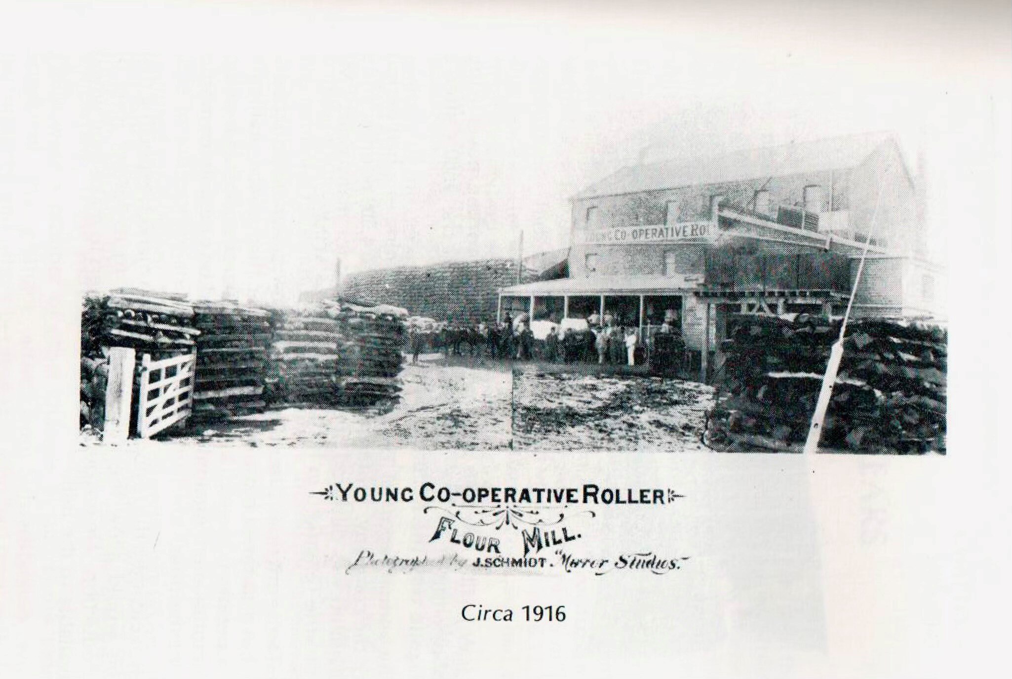 A black and white photo of a building in 1916.