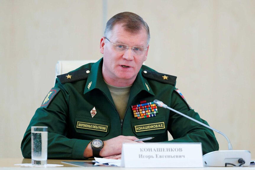 Rzecznik rosyjskiego Ministerstwa Obrony generał dywizji Igor Konashenkov przemawia podczas komunikatu prasowego