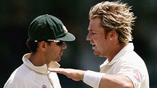 Ricky Ponting and Shane Warne discuss ways to outwit South Africa on the final day