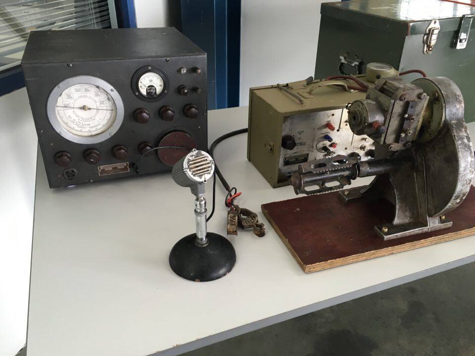 Interpretieren Fabrik königliche Familie pedal radio Wiege rüberkommen