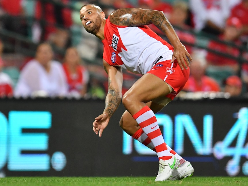 Sydney Swans star Lance Franklin to miss up to a month of AFL due to knee injury