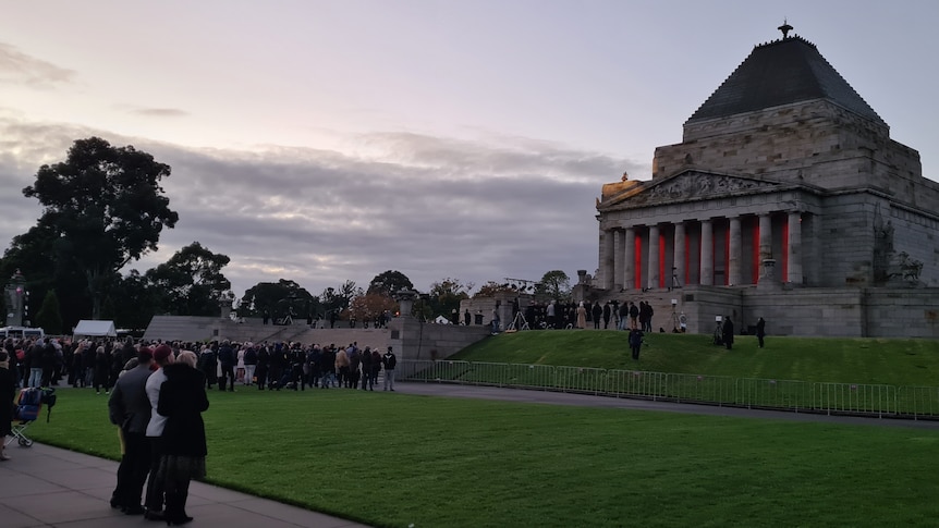 Crowds at Melbourne's Shrine of Remembrance at dawn.
