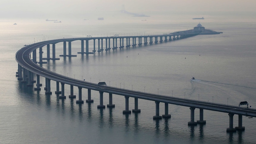 China opens world's longest sea crossing (Photo: AP)
