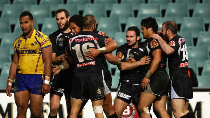 Manu Vatuvei earns a pat on the back as the Warriors look to the finals.