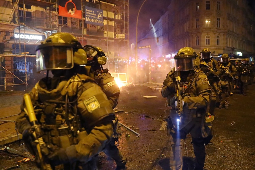 German special police forces walk through the Schanze district.